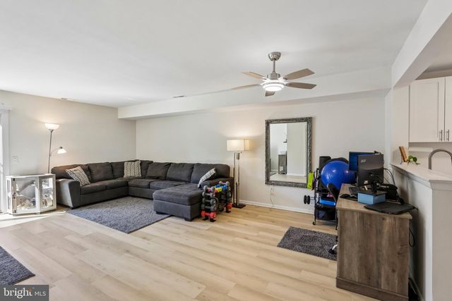 206 DOUGLAS CT, West Deptford, NJ 08086