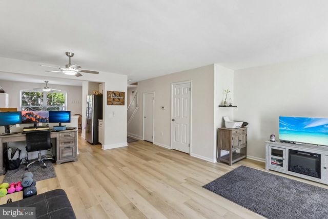 206 DOUGLAS CT, West Deptford, NJ 08086