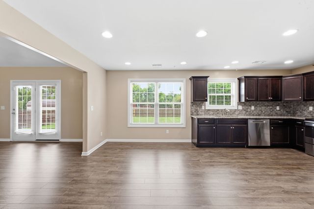 1305 Round Rock Dr, Murfreesboro, TN 37128
