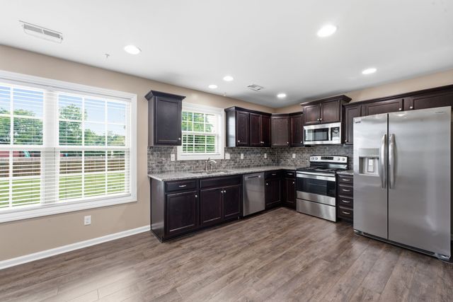 1305 Round Rock Dr, Murfreesboro, TN 37128