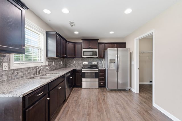 1305 Round Rock Dr, Murfreesboro, TN 37128