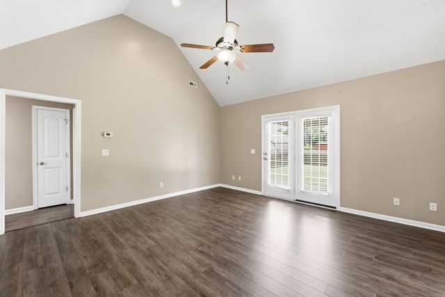 1305 Round Rock Dr, Murfreesboro, TN 37128