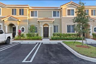 2474 SE 10th Ct, Homestead, FL 33035