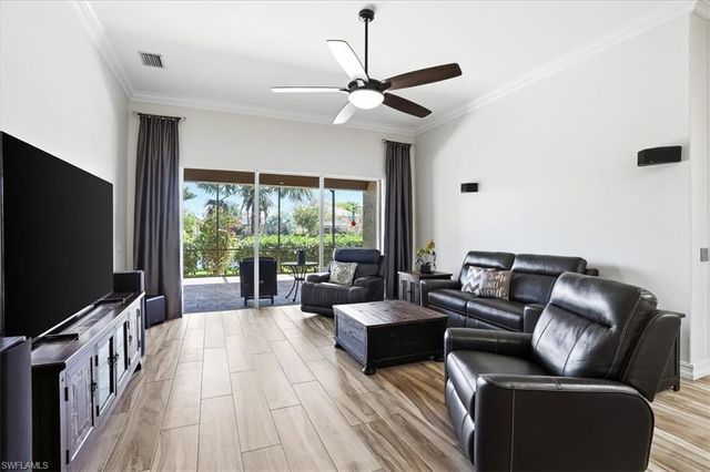 2050 Mandarin LN, Naples, FL 34120