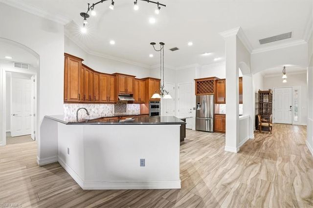 2050 Mandarin LN, Naples, FL 34120