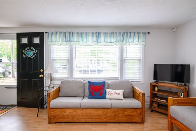 13 Coach House Ln, Dennis, MA 02660