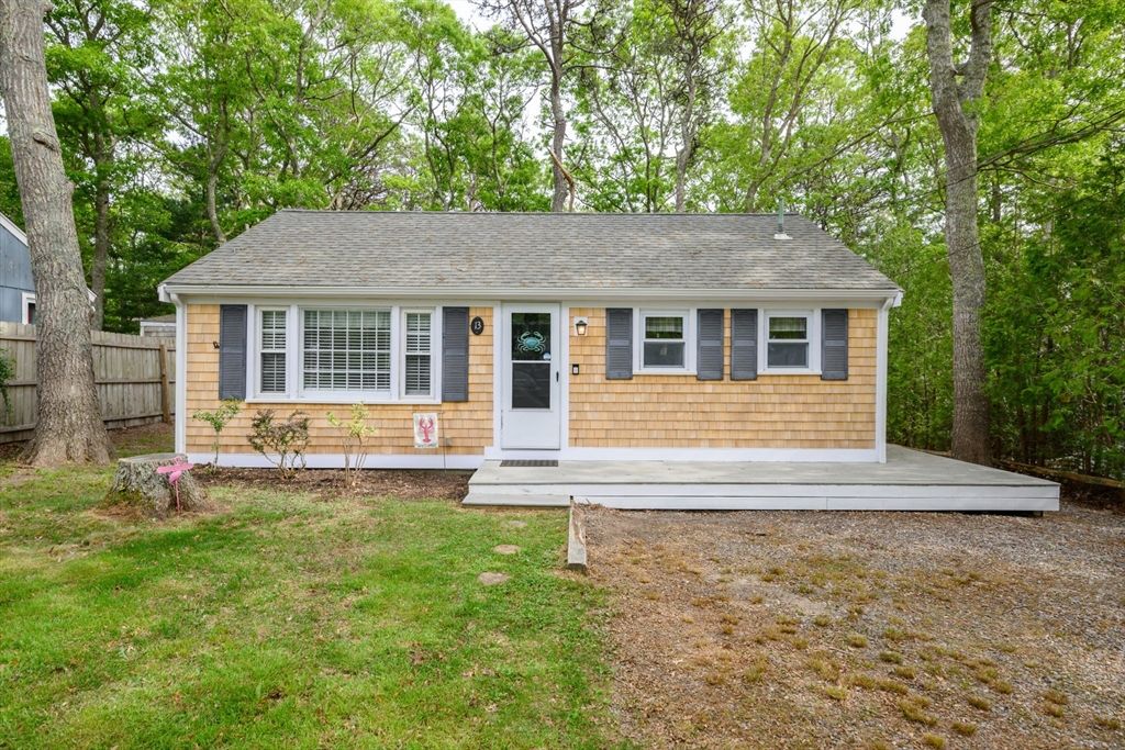 13 Coach House Ln, Dennis, MA 02660