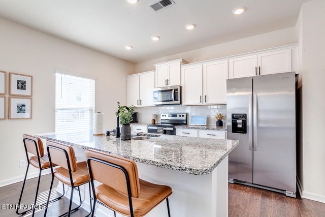 211 Moonrise Lane, Maryville, TN 37801