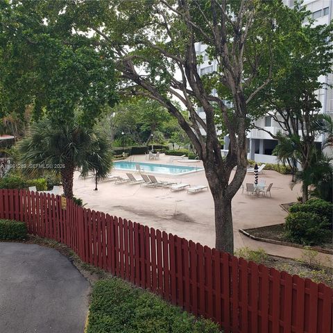 1200 NE Miami Gardens Dr 213W, Miami, FL 33179