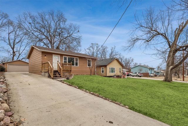 3515 E 39th Street, Des Moines, IA 50317