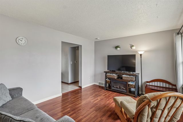 3515 E 39th Street, Des Moines, IA 50317