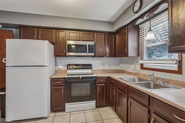 3515 E 39th Street, Des Moines, IA 50317