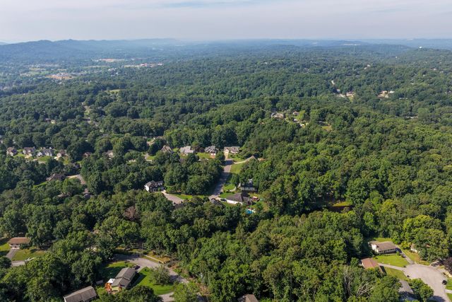 9400 Somerset Drive, Ooltewah, TN 37363