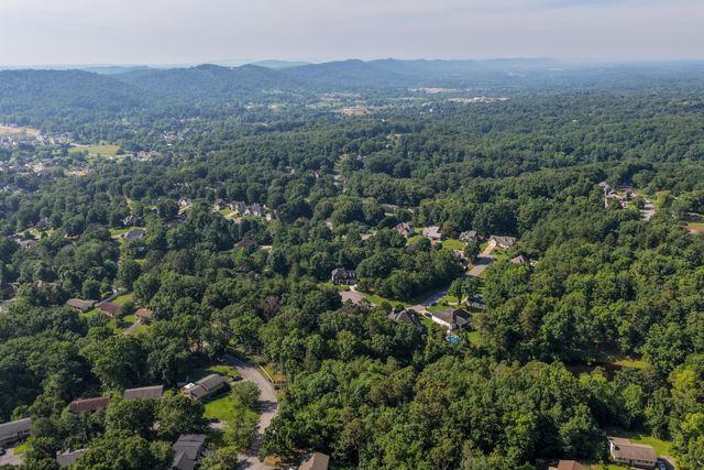 9400 Somerset Drive, Ooltewah, TN 37363