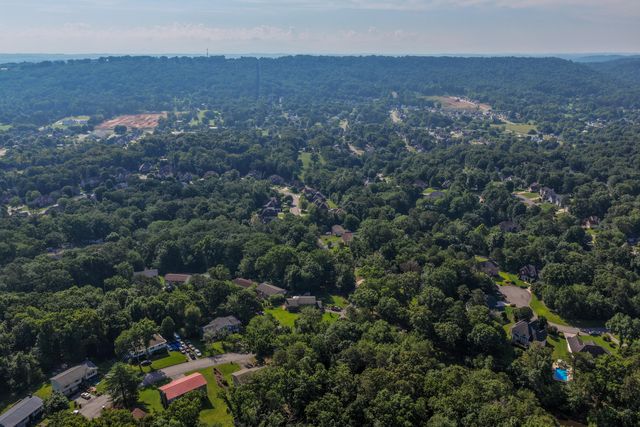 9400 Somerset Drive, Ooltewah, TN 37363
