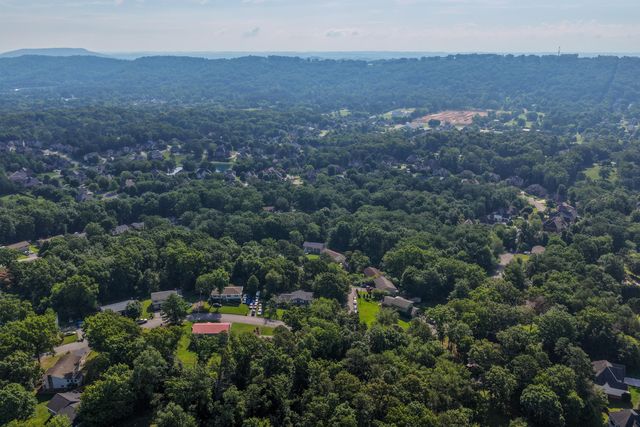 9400 Somerset Drive, Ooltewah, TN 37363