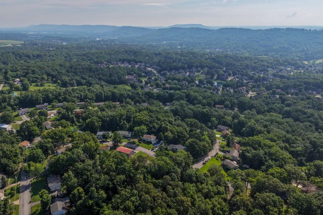 9400 Somerset Drive, Ooltewah, TN 37363