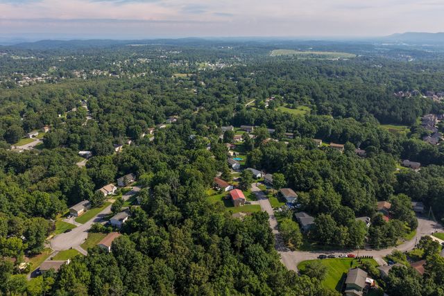 9400 Somerset Drive, Ooltewah, TN 37363