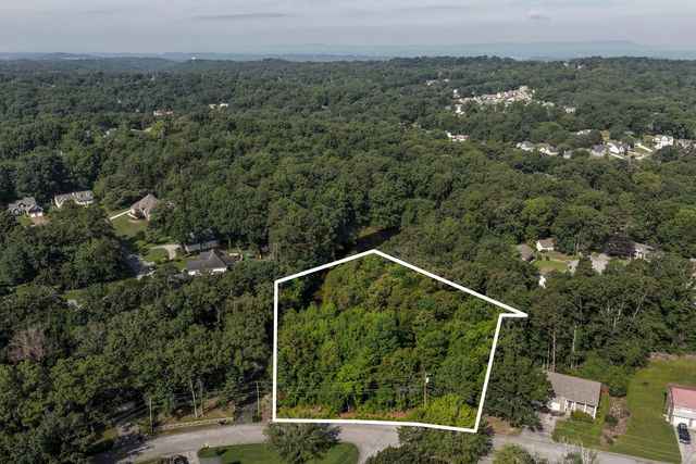 9400 Somerset Drive, Ooltewah, TN 37363
