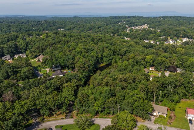 9400 Somerset Drive, Ooltewah, TN 37363