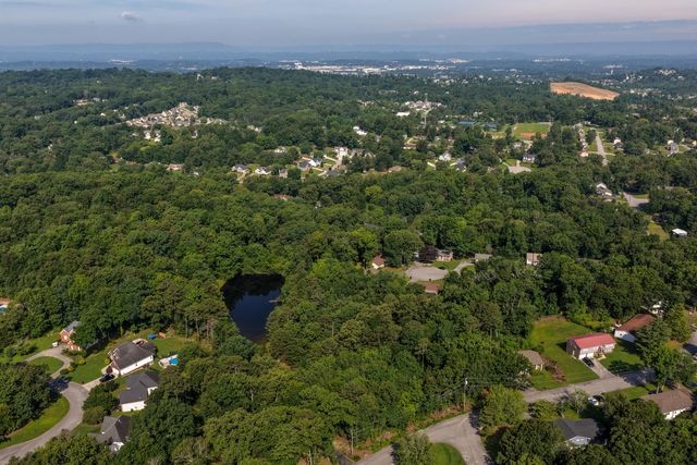 9400 Somerset Drive, Ooltewah, TN 37363