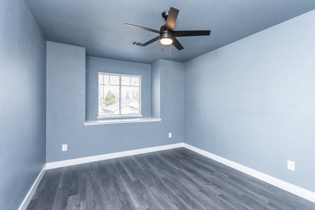 506 Mockingbird Dr, Lodi, CA 95240