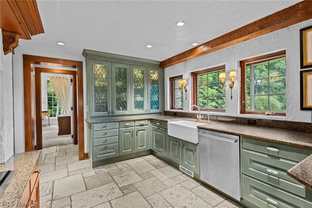 5227 Som Center Road, Solon, OH 44139