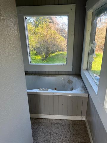 14055 River Rd, Walnut Grove, CA 95690