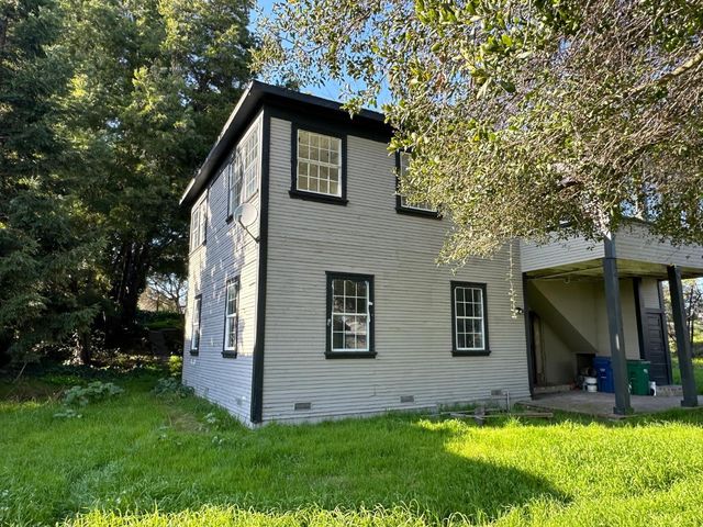 14055 River Rd, Walnut Grove, CA 95690