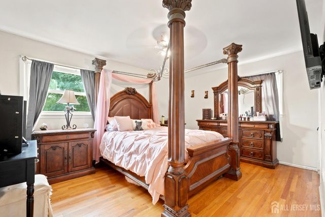 19 Barton Road, Old Bridge, NJ 08857