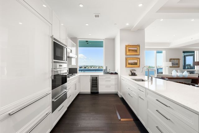 22 Liberty Dr 11C, Boston, MA 02210