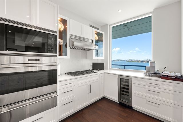 22 Liberty Dr 11C, Boston, MA 02210
