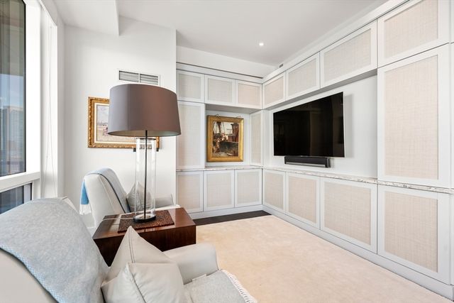22 Liberty Dr 11C, Boston, MA 02210