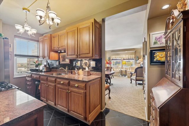 5555 N Sheridan Road 1007, Chicago, IL 60640
