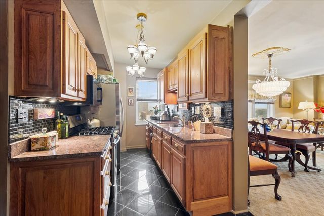 5555 N Sheridan Road 1007, Chicago, IL 60640