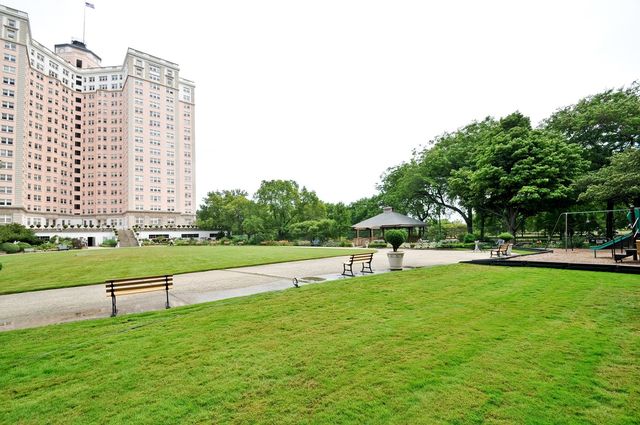 5555 N Sheridan Road 1007, Chicago, IL 60640