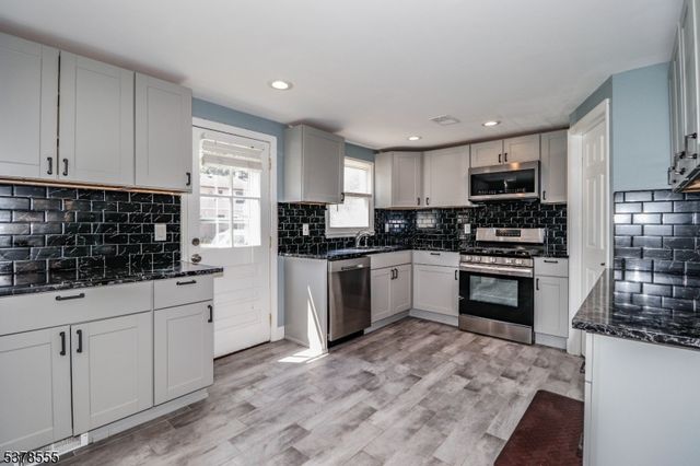 140 Newman St, Metuchen Boro, NJ 08840