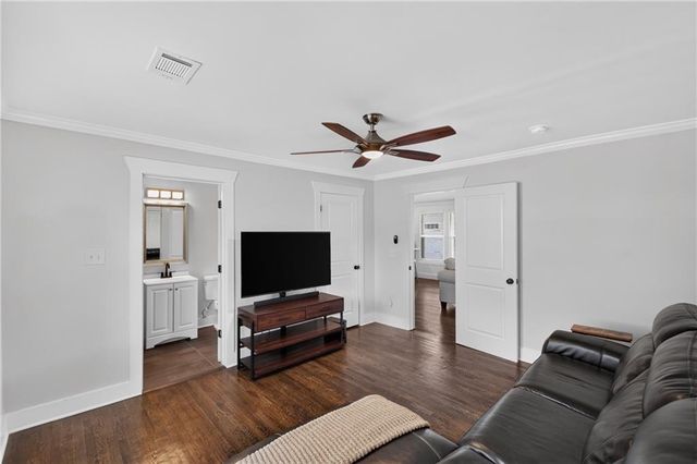 8 S Eugenia Place NW, Atlanta, GA 30318