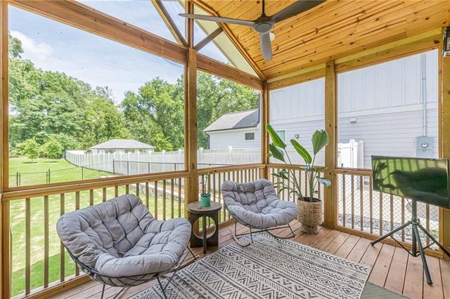 8 S Eugenia Place NW, Atlanta, GA 30318