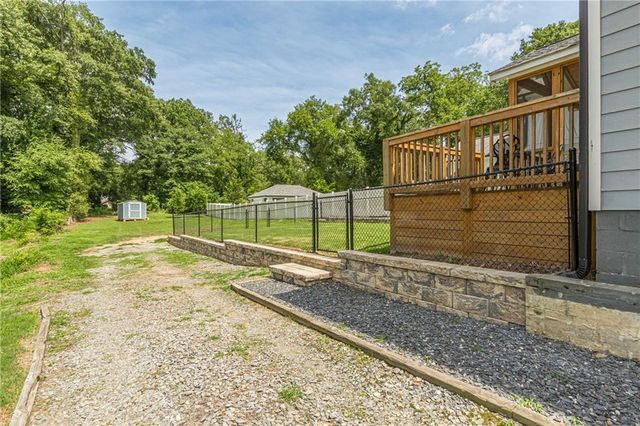 8 S Eugenia Place NW, Atlanta, GA 30318