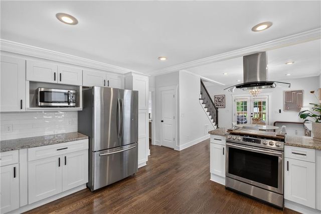 8 S Eugenia Place NW, Atlanta, GA 30318