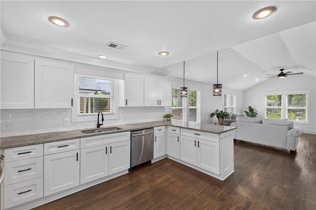 8 S Eugenia Place NW, Atlanta, GA 30318