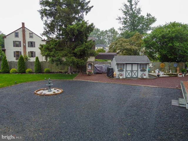 124 E BURLINGTON ST, Bordentown, NJ 08505