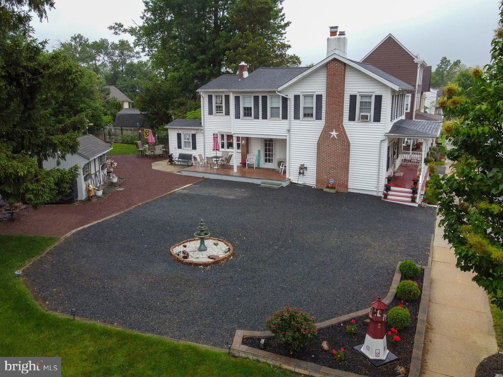 124 E BURLINGTON ST, Bordentown, NJ 08505