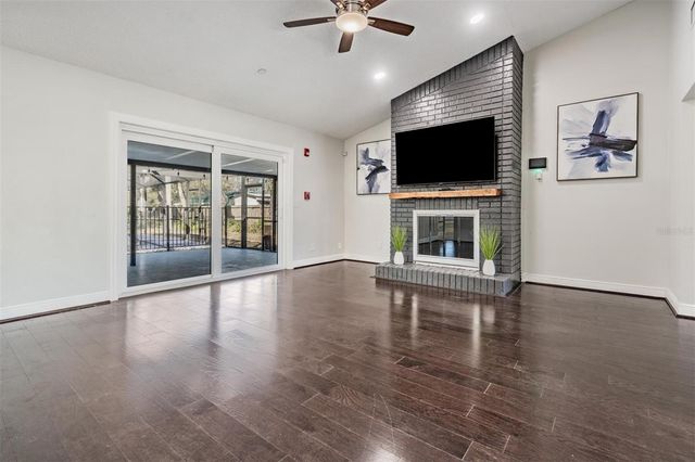 4007 HUDSON LANE, Tampa, FL 33618