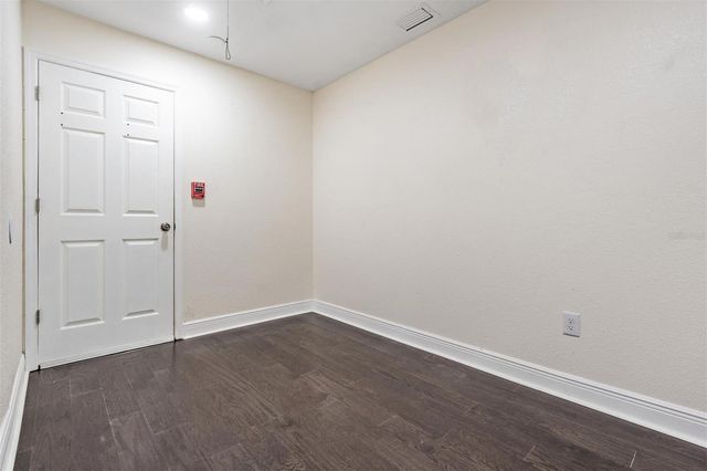 4007 HUDSON LANE, Tampa, FL 33618