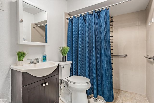 4007 HUDSON LANE, Tampa, FL 33618