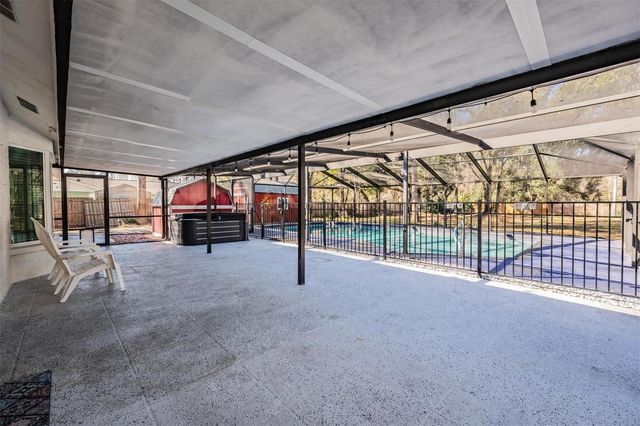 4007 HUDSON LANE, Tampa, FL 33618