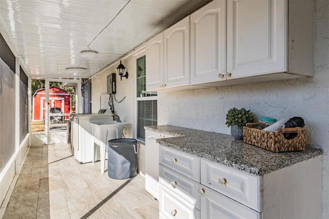 4007 HUDSON LANE, Tampa, FL 33618