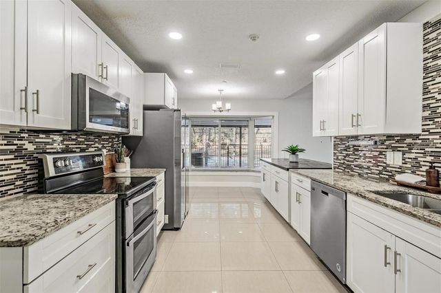 4007 HUDSON LANE, Tampa, FL 33618